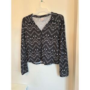 Juniors No Boudaries Black&White Button Down Shirt. Size XXXL(21). New no tags.